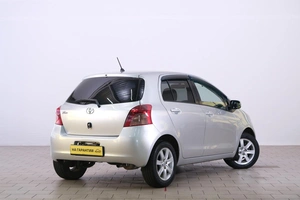 Хетчбэк Toyota Vitz 2005 года, 549000 рублей, Омск