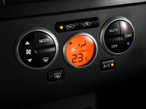 Хетчбэк Nissan Tiida 2013 года, 699000 рублей, Воронеж