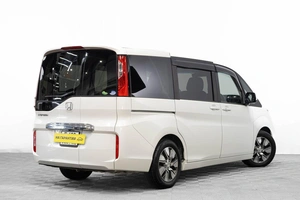 Минивэн Honda Stepwgn 2015 года, 1889000 рублей, Барнаул