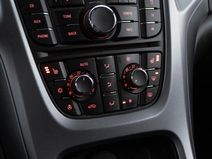 Универсал Opel Astra 2013 года, 749050 рублей, Москва