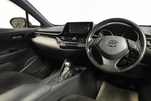 Внедорожник Toyota C-HR 2018 года, 2139000 рублей, Новосибирск