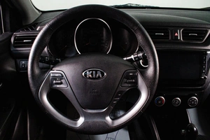 Седан Kia Rio 2017 года, 1229000 рублей, Сургут