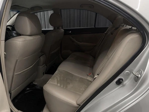 Седан Toyota Avensis 2005 года, 799000 рублей, Красноярск