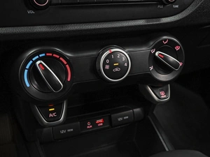 Хетчбэк Kia Rio X-Line 2018 года, 1230111 рублей, Ставрополь