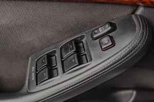 Седан Toyota Avensis 2004 года, 769000 рублей, Челябинск