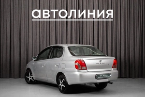 Седан Toyota Platz 2000 года, 420000 рублей, Красноярск