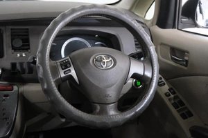 Минивэн Toyota Isis 2010 года, 1039000 рублей, Омск