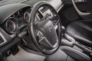 Хетчбэк Opel Astra 2011 года, 709000 рублей, Томск