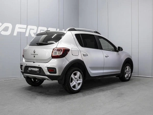 Хетчбэк Renault Sandero Stepway 2016 года, 1120000 рублей, Омск
