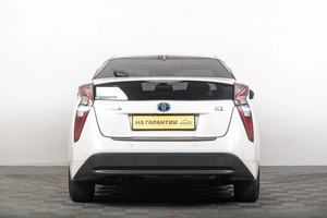Лифтбек Toyota Prius 2016 года, 1849000 рублей, Томск
