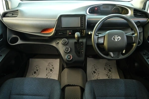 Минивэн Toyota Sienta 2015 года, 1199000 рублей, Омск