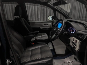 Минивэн Toyota Noah 2019 года, 2150000 рублей, Красноярск