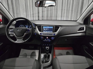 Седан Hyundai Solaris 2018 года, 1380000 рублей, Красноярск