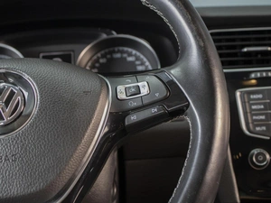 Хетчбэк Volkswagen Golf 2014 года, 1330000 рублей, Омск