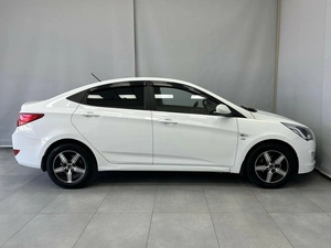 Седан Hyundai Solaris 2015 года, 945000 рублей, Красноярск