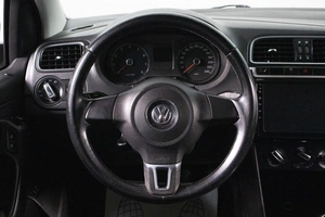 Седан Volkswagen Polo 2011 года, 649000 рублей, Сургут