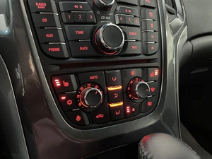 Седан Opel Astra 2013 года, 787000 рублей, Солонцы