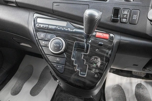 Минивэн Toyota Isis 2011 года, 1299000 рублей, Барнаул