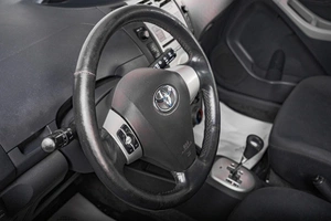 Хетчбэк Toyota Yaris 2006 года, 579000 рублей, Томск