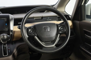 Минивэн Honda Freed 2017 года, 1459000 рублей, Новосибирск