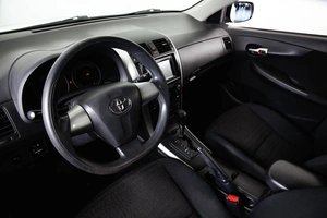 Седан Toyota Corolla 2013 года, 1379000 рублей, Пермь