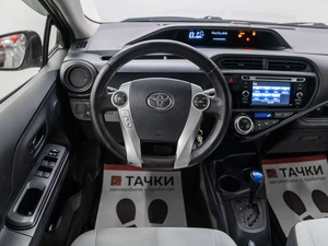 Хетчбэк Toyota Prius C 2016 года, 1275000 рублей, Красноярск