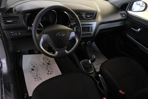 Седан Kia Rio 2015 года, 989000 рублей, Омск