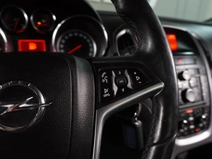 Седан Opel Astra 2013 года, 599000 рублей, Воронеж