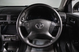Седан Toyota Avensis 2008 года, 749000 рублей, Сургут