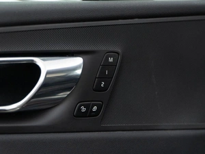 Внедорожник Volvo XC60 2018 года, 3649050 рублей, Москва