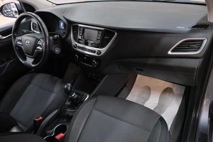 Седан Hyundai Solaris 2017 года, 1099000 рублей, Омск