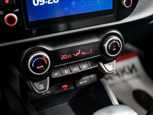 Седан Kia Rio 2020 года, 1650000 рублей, Красноярск