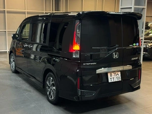 Минивэн Honda Stepwgn Spada 2017 года, 1897000 рублей, Красноярск