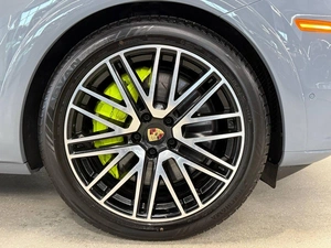 Внедорожник Porsche Cayenne Turbo 2024 года, 29000000 рублей, Павловская Слобода