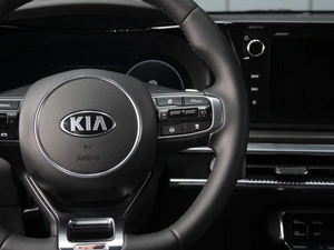 Седан Kia K5 2020 года, 2680000 рублей, Омск