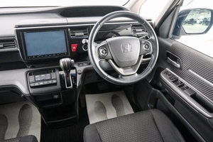 Минивэн Honda Stepwgn Spada 2015 года, 1559000 рублей, Красноярск