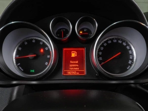 Седан Opel Insignia 2013 года, 1335000 рублей, Воронеж