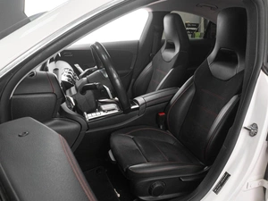 Седан Mercedes-benz CLA-класс 2022 года, 4189000 рублей, Тюмень