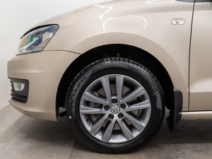 Седан Volkswagen Polo 2020 года, 1050000 рублей, Красноярск