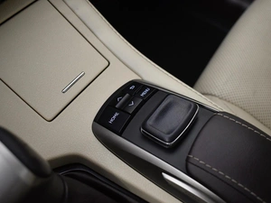 Седан Lexus ES 2016 года, 2427100 рублей, Казань