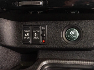 Минивэн Honda Stepwgn Spada 2016 года, 1849000 рублей, Тюмень