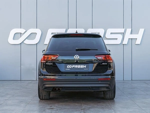 Внедорожник Volkswagen Tiguan 2018 года, 2550000 рублей, Краснодар