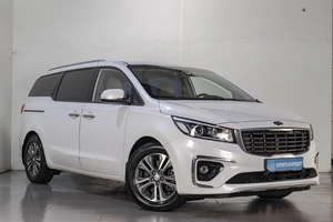 Минивэн Kia Carnival 2019 года, 2899000 рублей, Челябинск