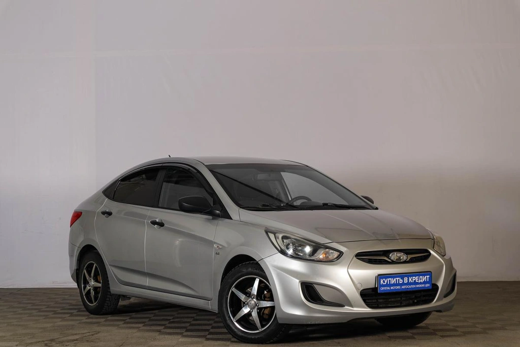 Седан Hyundai Solaris 2013 года, 989000 рублей, Тюмень