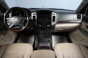 Внедорожник Mitsubishi Pajero 2015 года, 3099000 рублей, Новосибирск