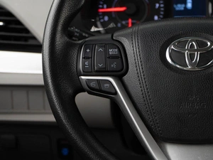 Минивэн Toyota Sienna 2016 года, 2548077 рублей, Москва