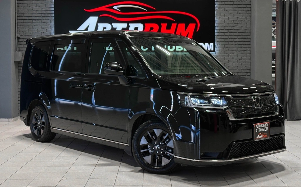Минивэн Honda Stepwgn Spada 2023 года, 2950000 рублей, Красноярск
