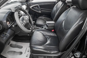 Внедорожник Toyota RAV4 2011 года, 1799000 рублей, Барнаул