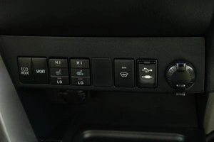 Внедорожник Toyota RAV4 2016 года, 2599000 рублей, Омск