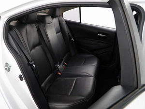 Седан Toyota Corolla 2021 года, 1998999 рублей, Москва